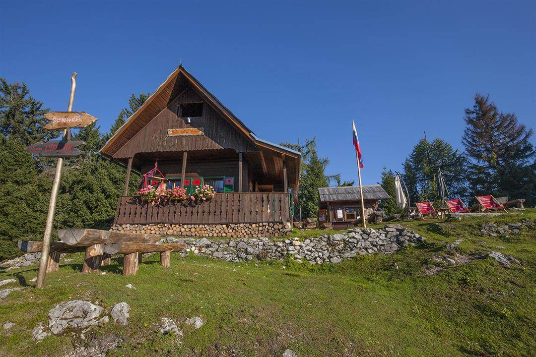 Mojčin dom na Vitrancu (1555 m)