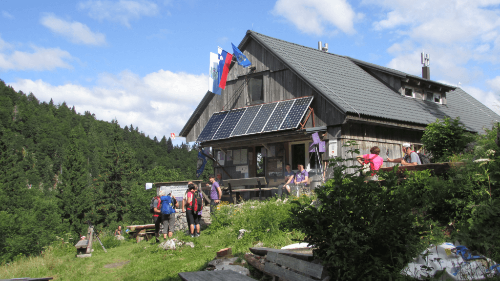 Orožnova koča pod Črno prstjo (1346 m)