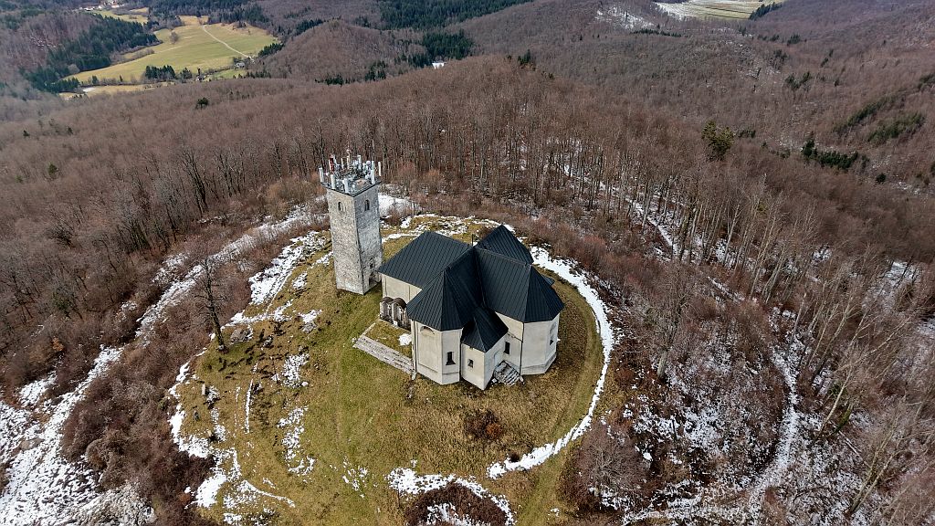 Križna gora - Cerkniško jezero (857 m) 